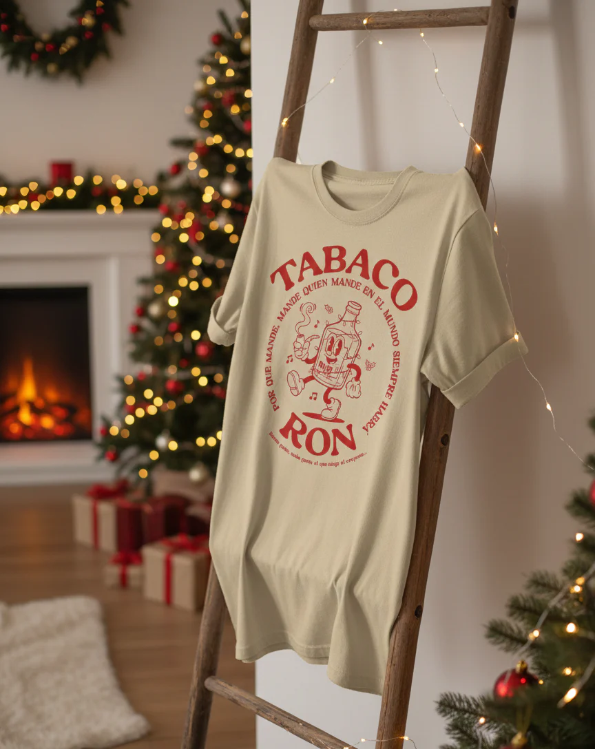 Camiseta Navideña Tabaco Y Ron Rojo - Image 2
