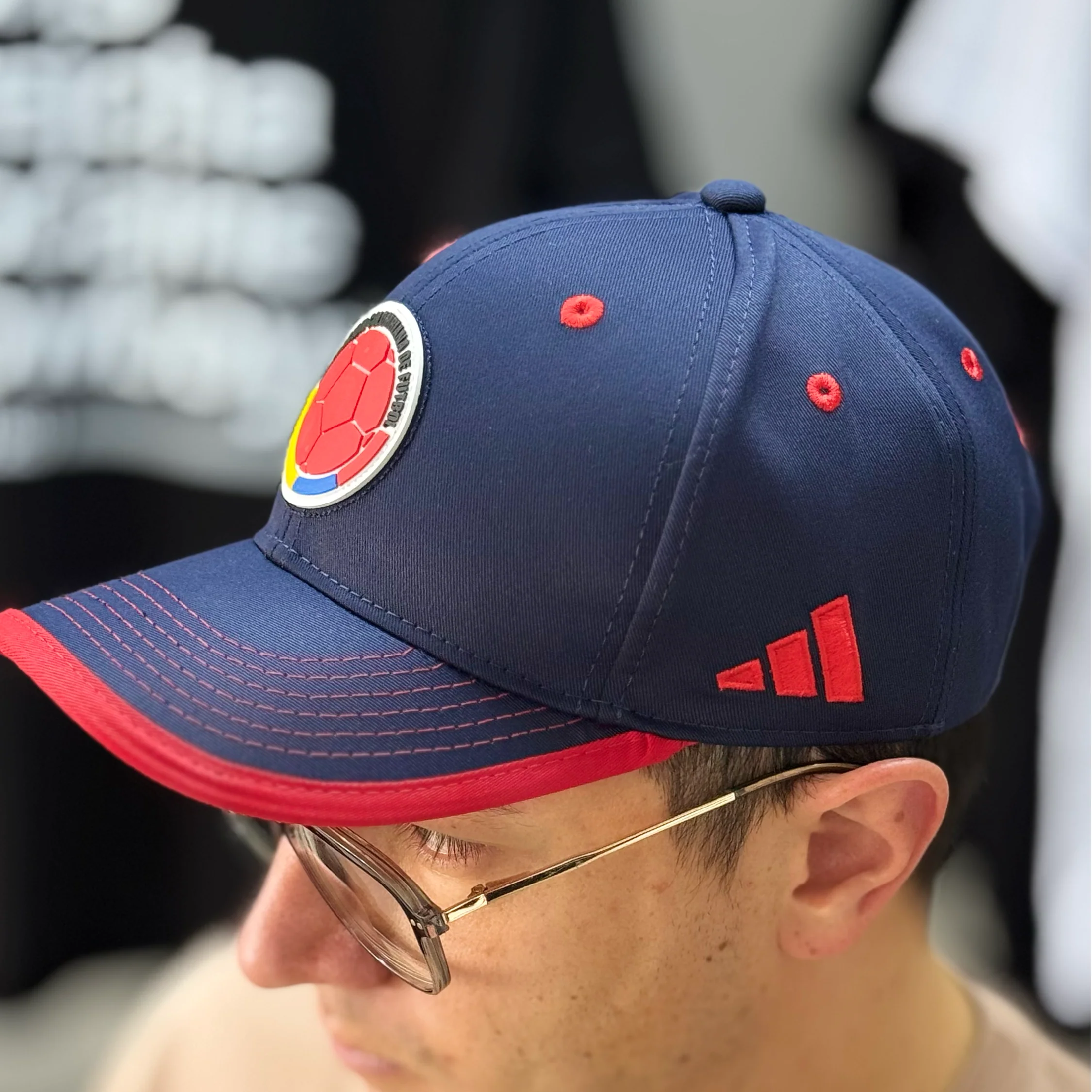 Gorra Selección Colombia Mundial 2026 | Azul y Rojo | Karisma - Image 4