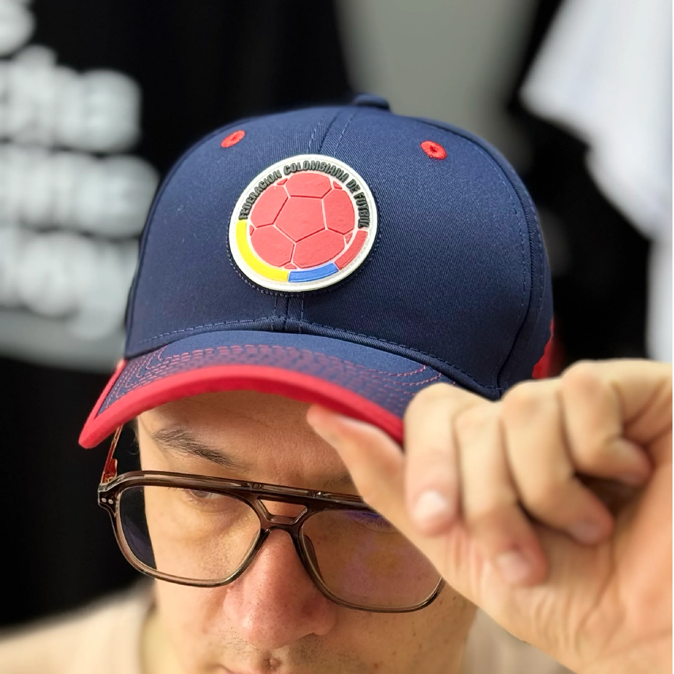 Gorra Selección Colombia Mundial 2026 | Azul y Rojo | Karisma - Image 5