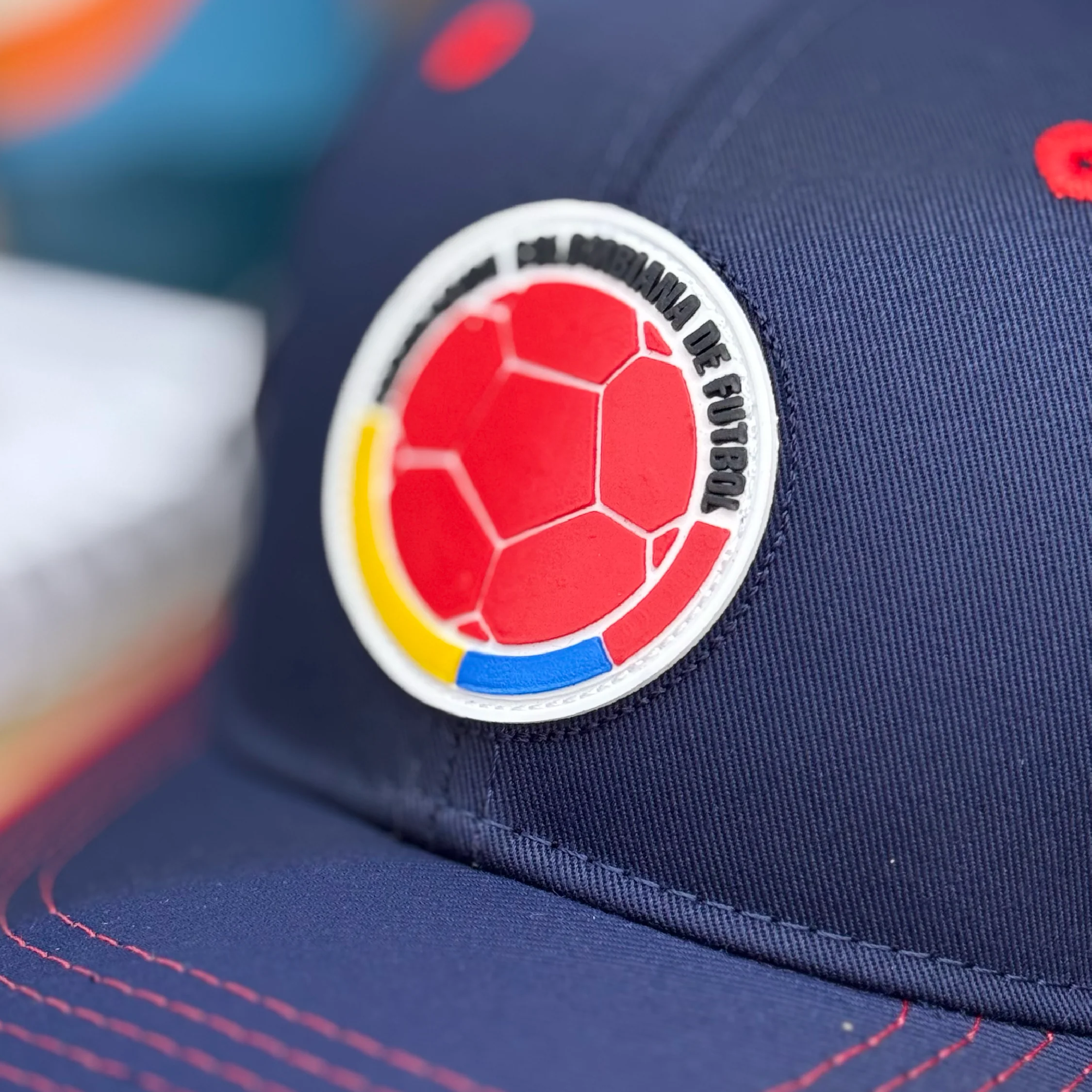 Gorra Selección Colombia Mundial 2026 | Azul y Rojo | Karisma - Image 6