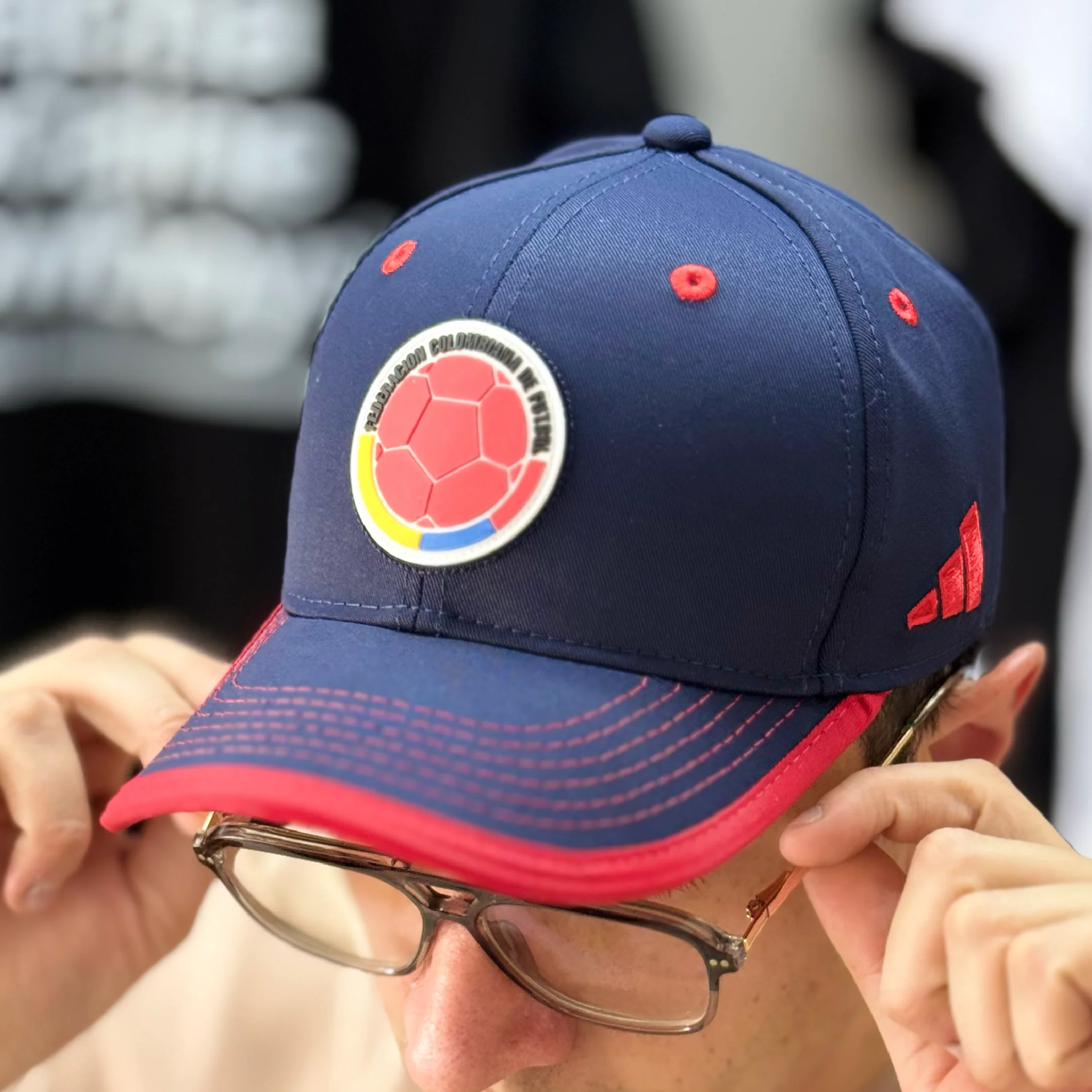 Gorra Selección Colombia Mundial 2026 | Azul y Rojo | Karisma - Image 7