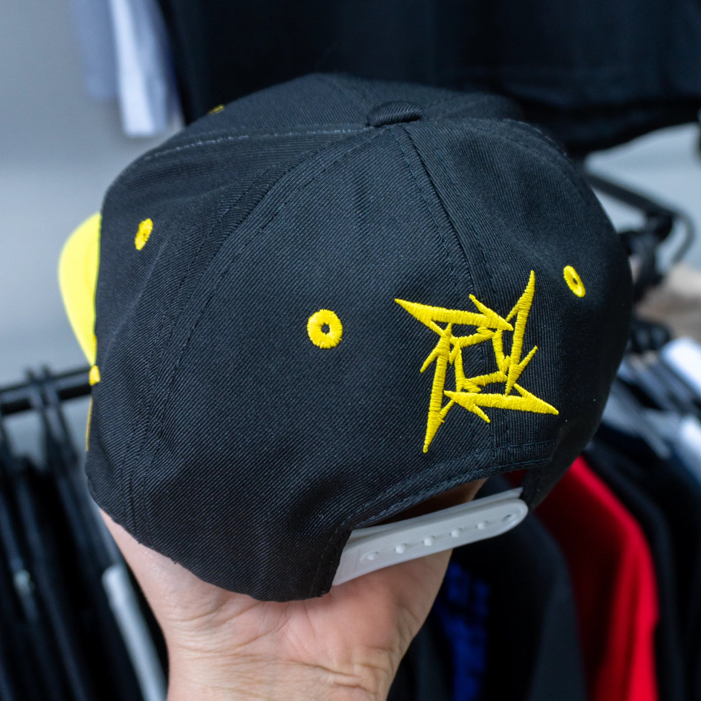 Gorra Snapback Metallica | Logo Premium Doble Tono | Karisma - Image 4